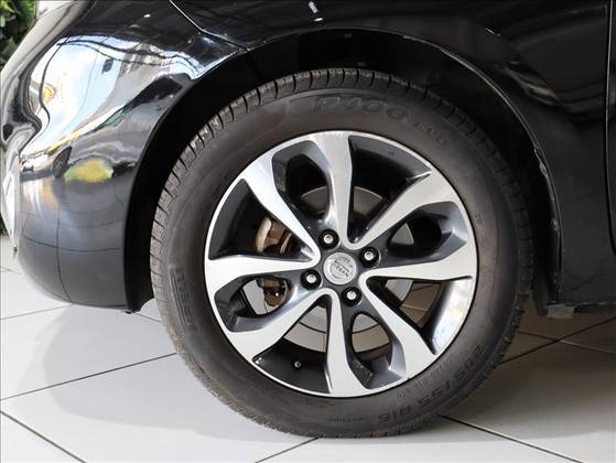 NISSAN MARCH 1.6 SL 16V FLEX 4P MANUAL NISSAN MARCH 1.6 SL 16V FLEX 4P MANUAL